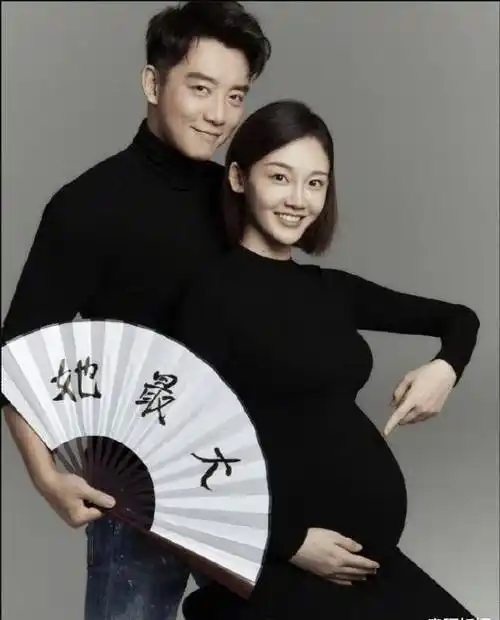 郑恺近照发量大减似秃顶,小公主超受欢迎干爹团强大_苗苗_男人_自拍