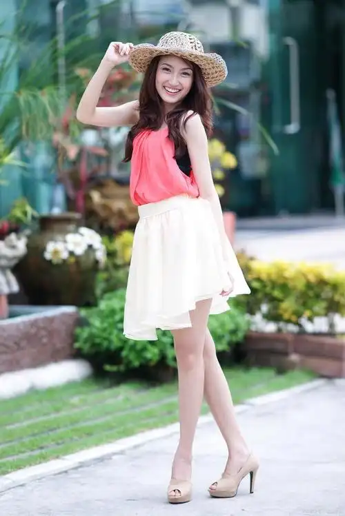 秋日穿裙子的优雅与保暖秘诀,告别冷腿的困扰!