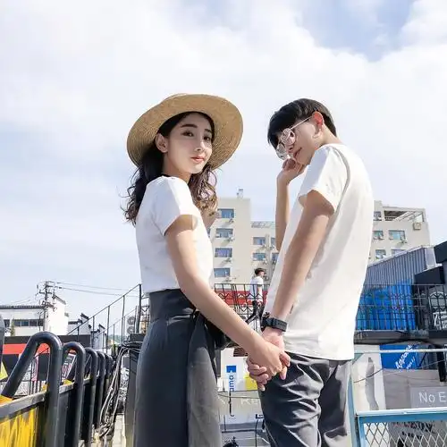 情侣装手机拍摄