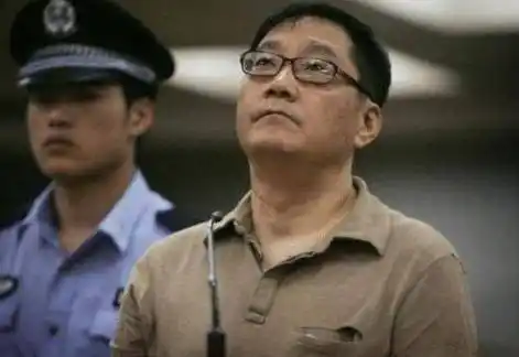 原创他捧红了那英韩红因诈骗罪入狱病死狱中妻子为他至今未嫁