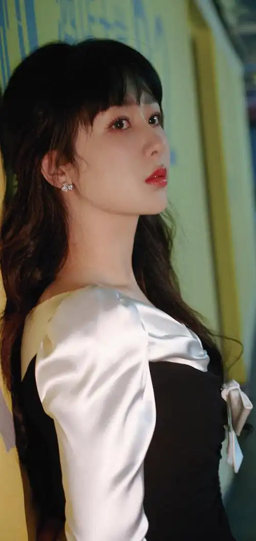 美女杨紫全面屏手机壁纸