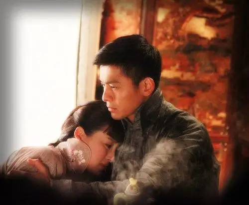 周牧茵,何晟铭(微博),罗晋等主演的民国心术悬疑剧《被遗弃的秘密》第