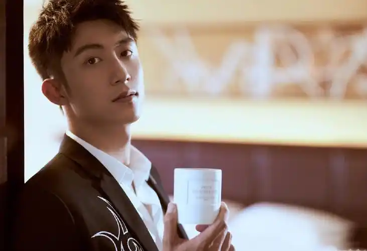 真香警告?黄景瑜曾参与"反家暴"公益活动 ,如今尴尬了