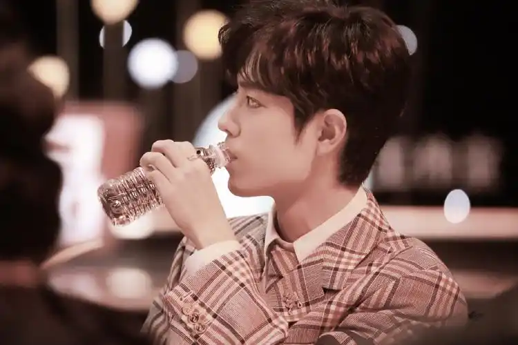 200107腾讯娱乐白皮书年度盛典|肖战 - 堆糖,美图壁纸兴趣社区