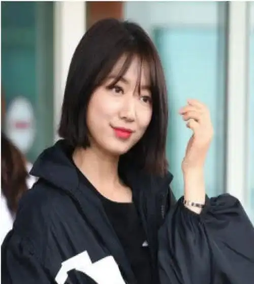 再配上适度的空气刘海,时尚气息一下子就增加了