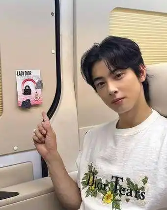 「车银优亲弟」正面照曝光 韩网被帅晕暴动了_弟弟_照片_外貌