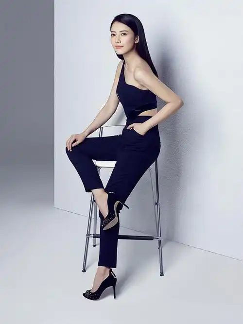 达芙妮/圆漾系列女鞋 羊皮细高跟水钻磨砂亮面鱼嘴单鞋1015102831