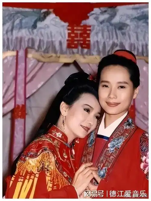 叶童30年再现西湖,满头白发,"许仙"老了也帅气|演员|白素贞|赵雅芝|白