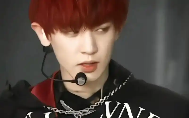 啊啊啊啊谁懂啊,朴灿烈这种撕漫男的感觉,monster时期的红发