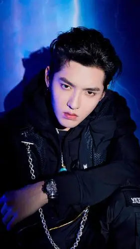 吴亦凡休闲时尚帅气写真,高清图片,手机锁屏桌面-壁纸族