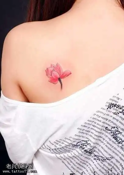 粉莲花纹身