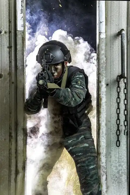 超燃武警壁纸,"八一"建军节特快专递!