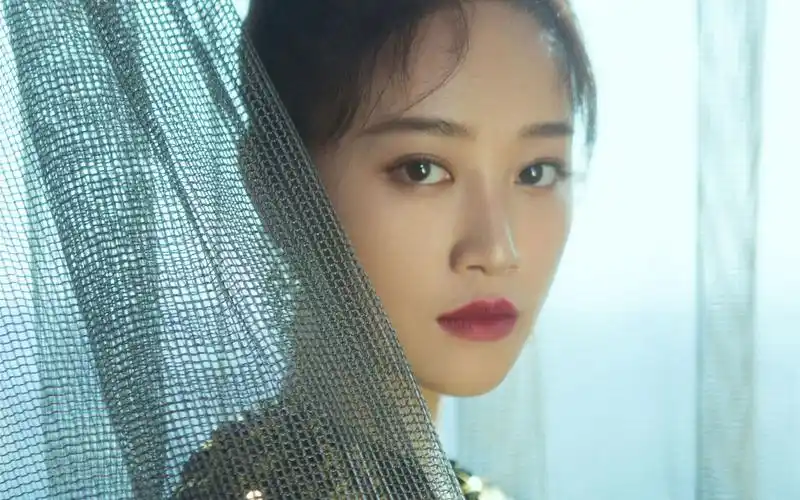 蓝盈莹率性性感图片桌面壁纸