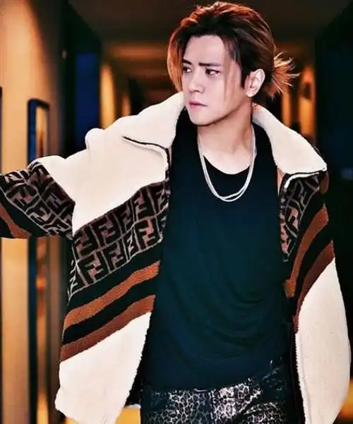 花美男罗志祥剃棕色小马尾秒变阿兵哥哀嚎剪了有点想哭