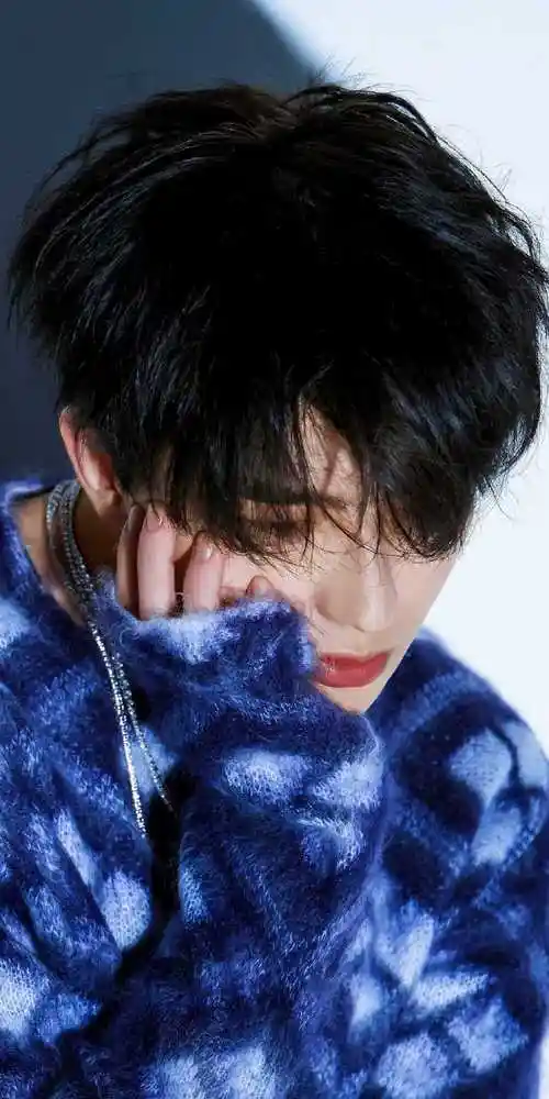 这套蓝色毛衣的高清壁纸#蔡徐坤ins#|#蔡徐坤