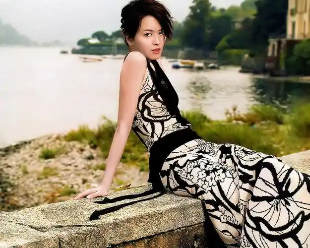 p>梁咏琪(gigi leung),1976年3月25日生于香港,中国香港女歌手,音乐