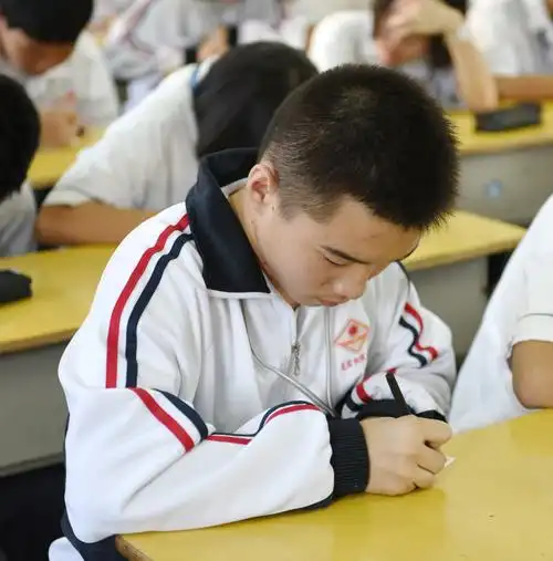 龙岩初级中学2020届9班成人礼主题班会照片