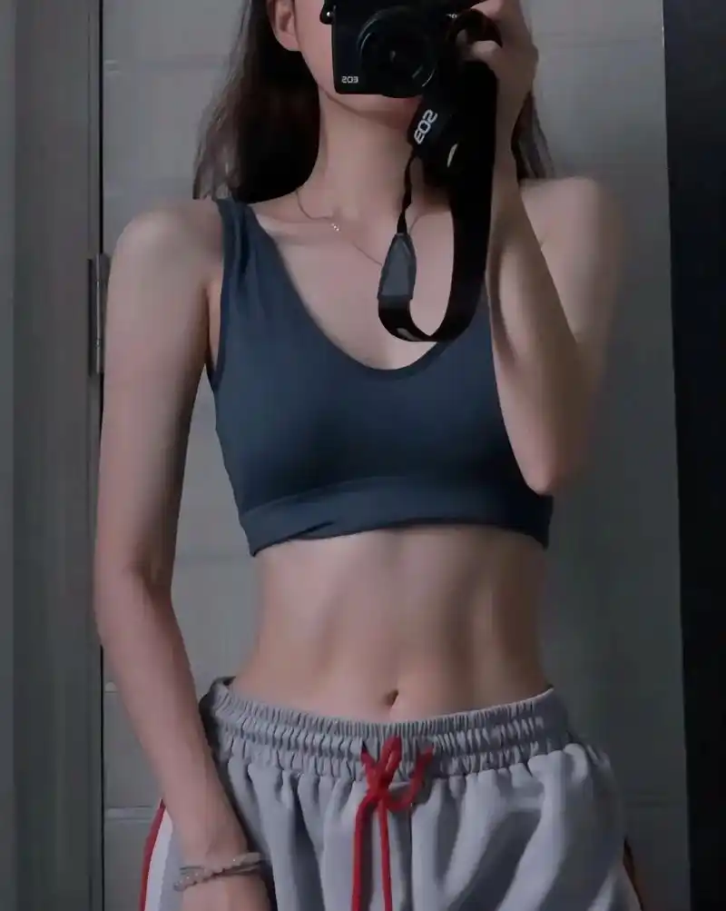 多存几张马甲线的图片,督促自己虐腹. 为了穿上衣服好看,最近 - 抖音