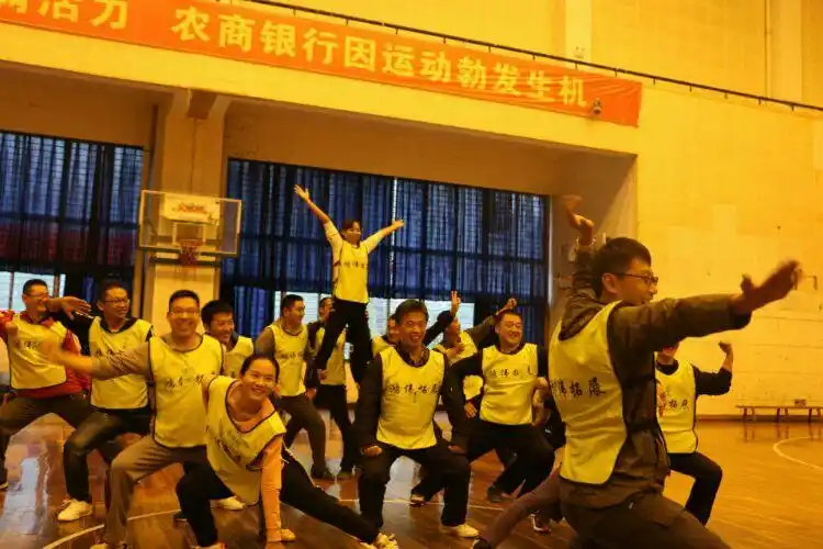 体育拓展的团队出场队形