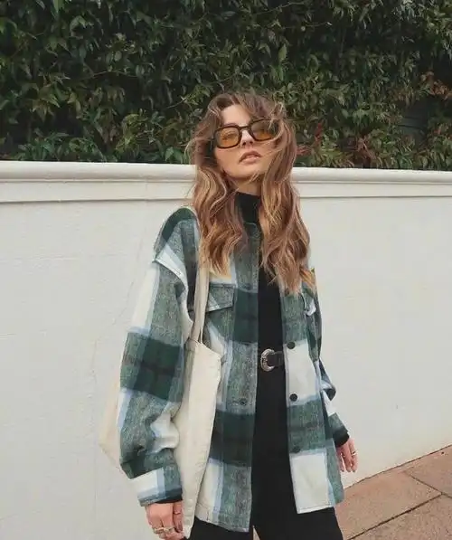 爷给大家介绍来自英国ins时尚博主chloehayward,率性欧美风的日常穿搭