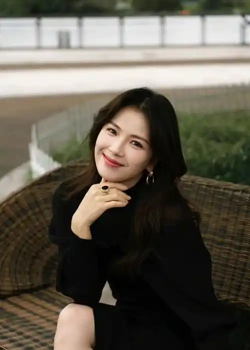 刘涛也化了非常精致的妆容,展现出他最美的状态和容貌.