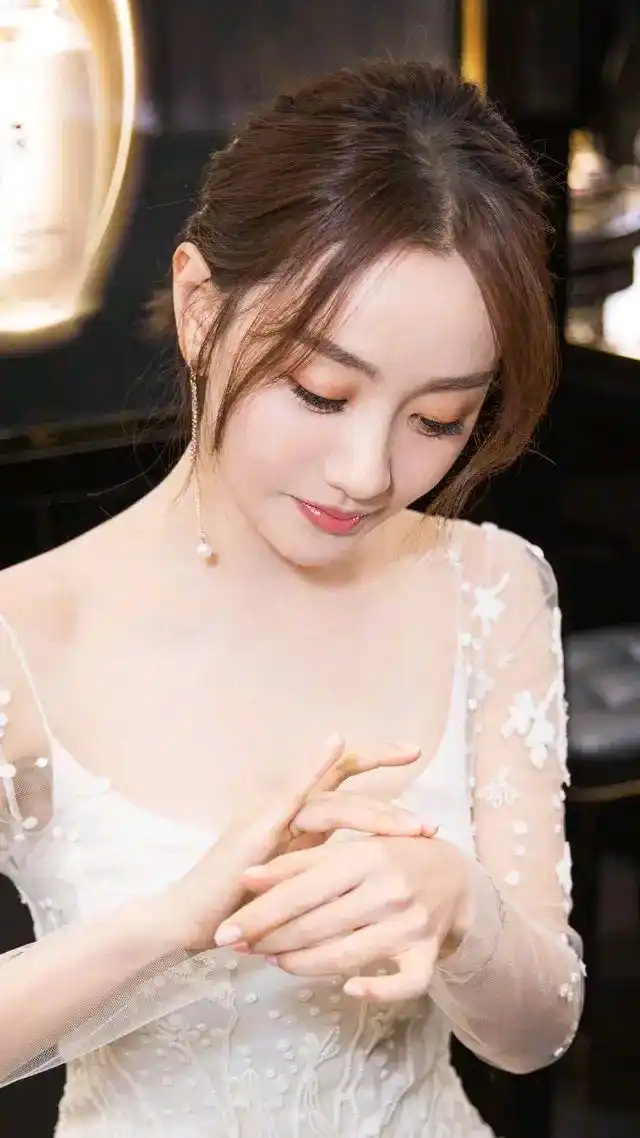 杨蓉精美壁纸:很有实力的女演员,如花似玉的纯美人!