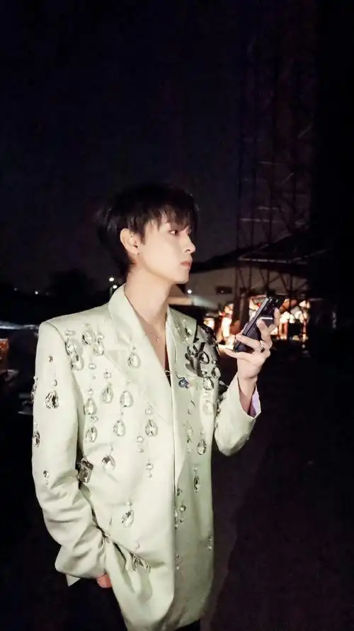 都知道秦霄贤想摸胸肌了##秦霄贤终于摸到胸肌了