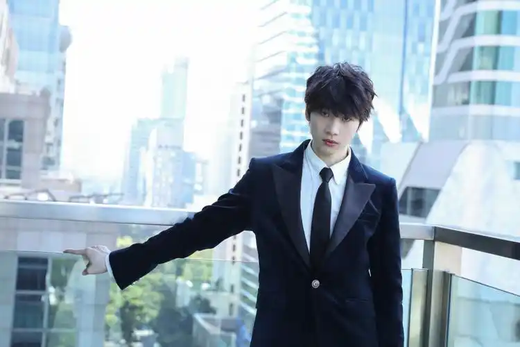 连淮伟洒脱率性帅气图片写真59