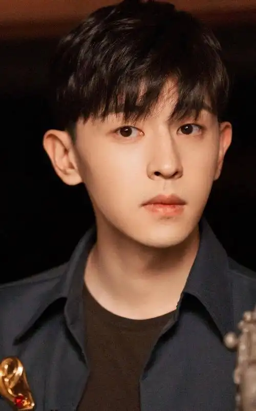 影视明星邓伦写真合集:阳光帅气,高颜值暖男!