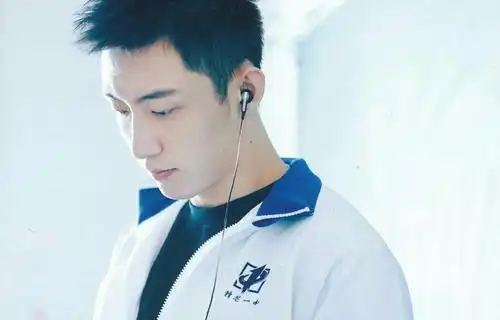 校服少年黄景瑜