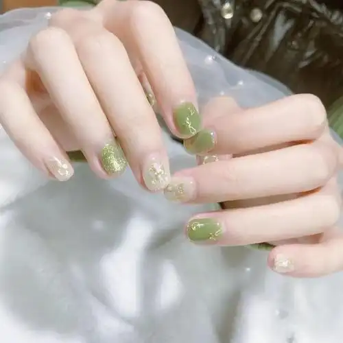 今年夏天最流行的5大美甲色