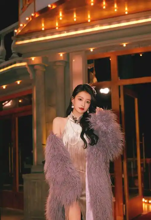 明星写真:孙怡改良旗袍高开衩美照,星光闪耀《大侦探合议庭》_节目