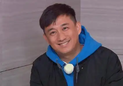 他曾骂哭谢娜,还吓的邓超很听话,如今胖成这样妻子却貌美如花