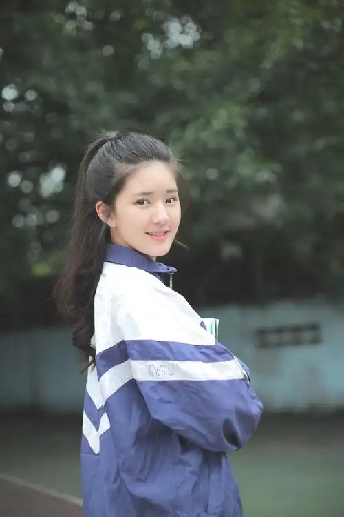 赵露思6118岁校服写真