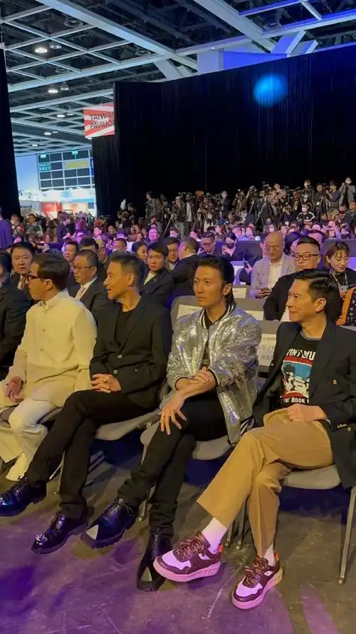 成龙张学友谢霆锋张家辉同框