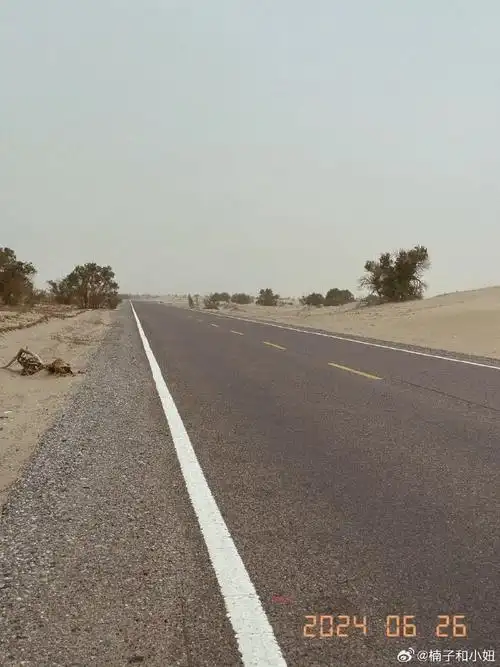 昨天穿越塔克拉玛干沙漠500公里,全是无人区沙漠