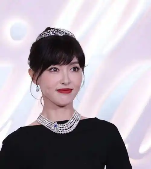 上海这一夜刘嘉玲裙子土气唐嫣露背秀身材47岁言承旭显年轻