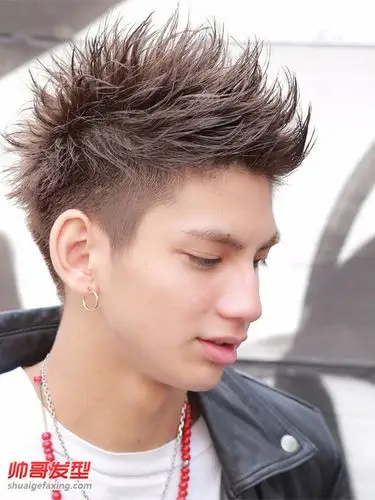 飞机头图片 蓬松立体的男生飞机头男生日式飞机头发型和中韩的不一样