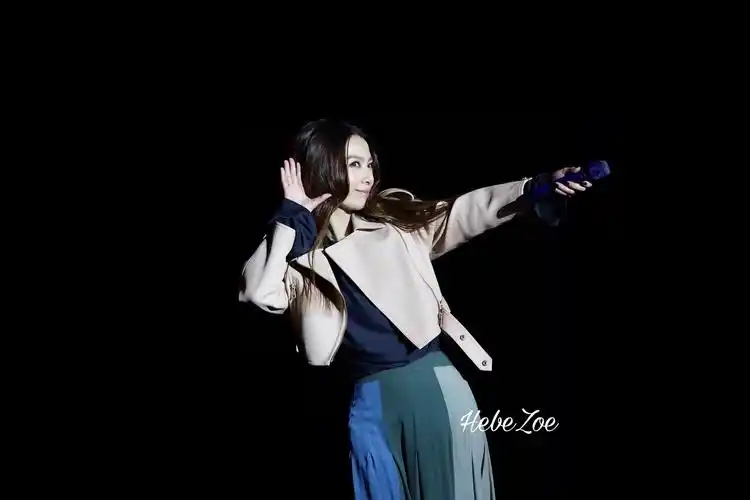 田馥甄郑州拼盘演唱会美图长的这么好看身材还这么好唱歌又好听