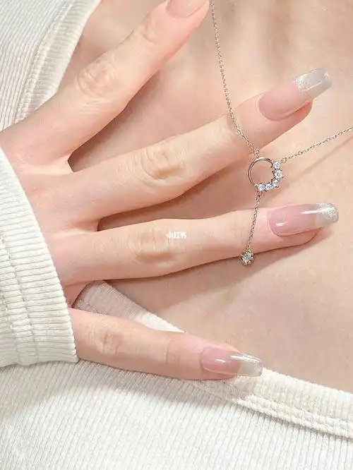 小巧有紧致细闪的圈圈项链一整个爱住