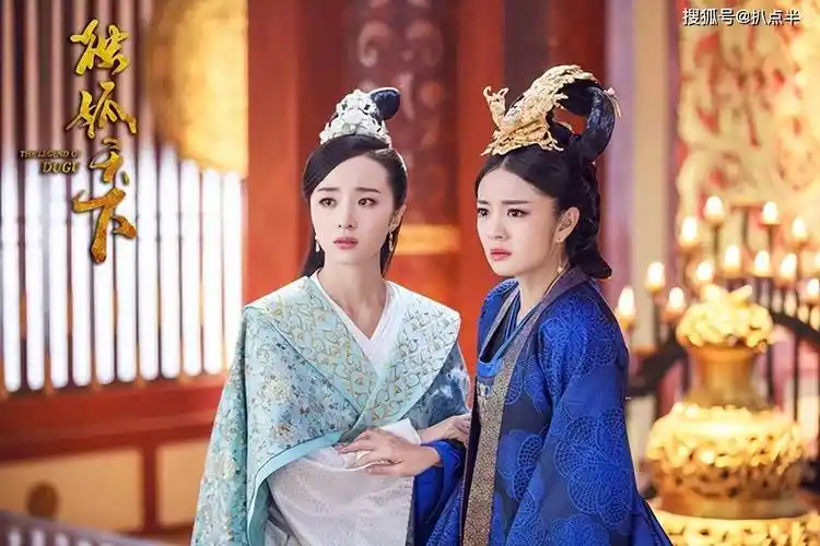 安以轩也退圈了,最后一部作品是5年前的《独孤天下》,给"小花"胡冰卿