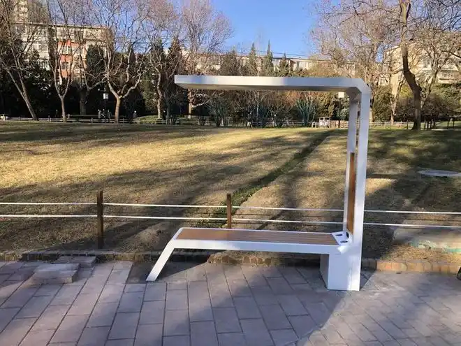 (4) 智慧休憩设施系统在传统的座椅,坐凳,亭,廊架等休憩设施中融入时