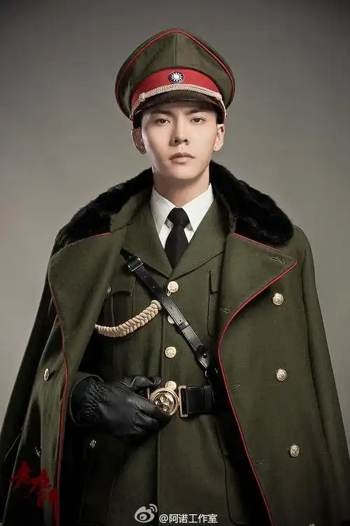 陈伟霆老九门##陈伟霆张大佛爷# 这一身行头, 这一鞭气度,这霸道痉Ё