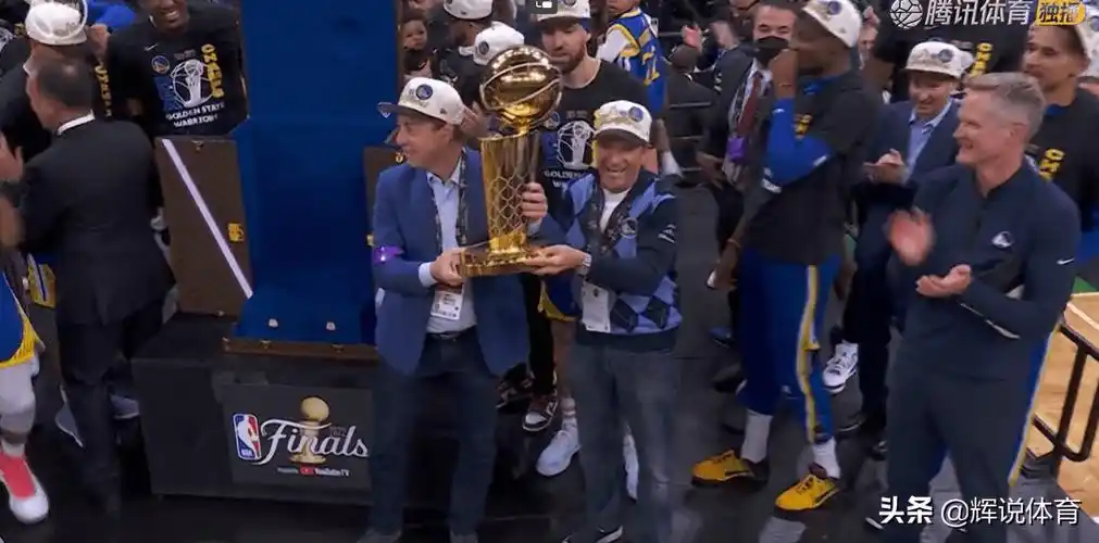 库里荣膺总决赛mvp_勇士队夺得nba总冠军_球员_赛季