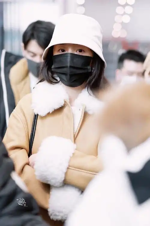 杨幂巴黎时装周机场出发图##杨幂出发巴黎时装周了