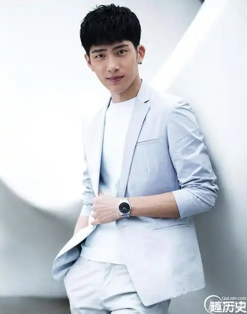 井柏然阳光写真 诠释暖男本色