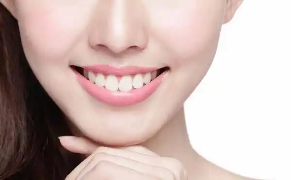 冷光牙齿美白让你与黄牙说byebye