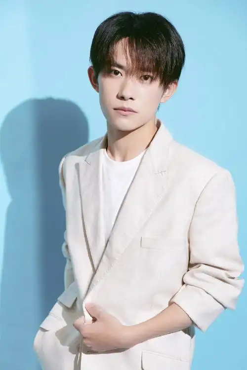 #四字 易烊千玺 yyqx 四字弟弟##易烊千玺竖纹西装#