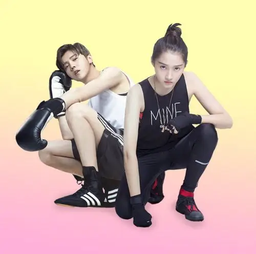 鹿彤cp超话#京城cp# 【早安打卡】 我能想到最浪漫的事, 就是,饿时