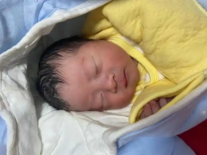 #刚刚出生的小宝宝 #终于等到你  提心吊胆了九个多月 终于 - 抖音